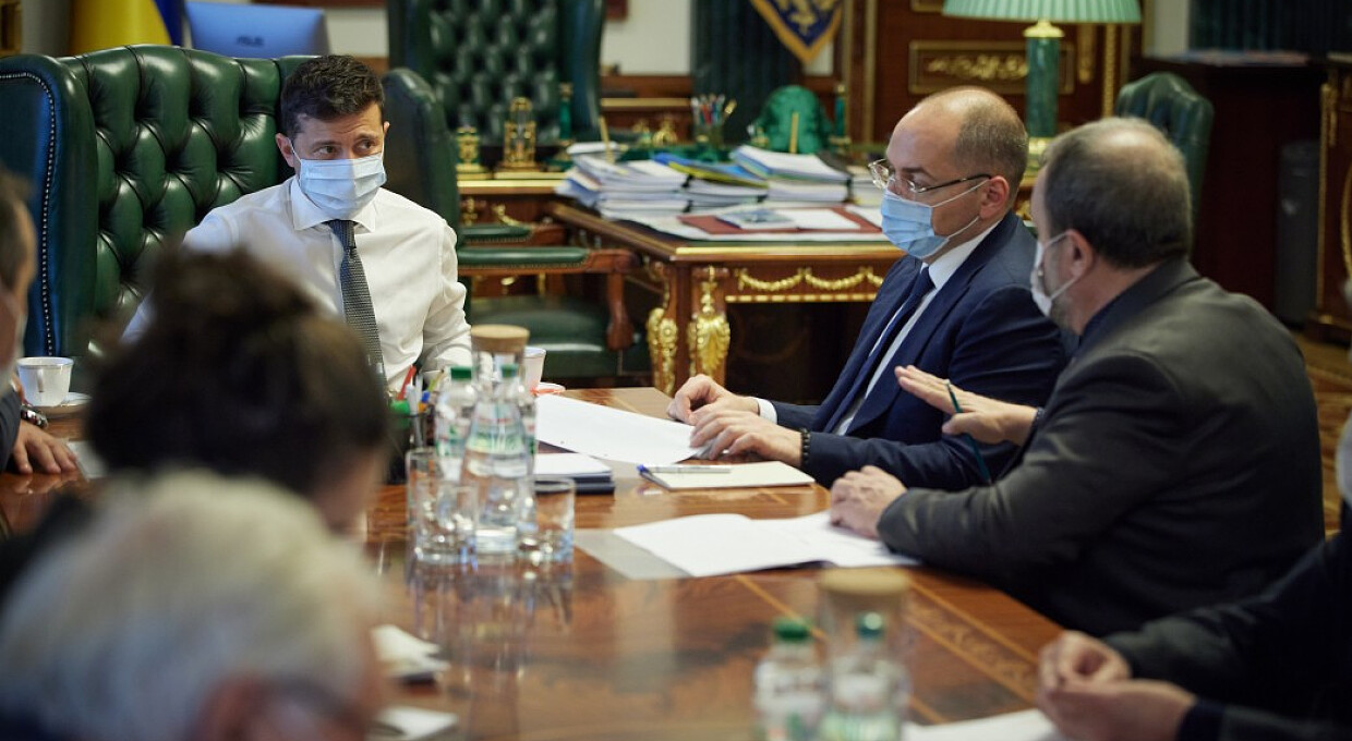 Українські вчені представили Зеленському вітчизняну вакцину проти COVID-19