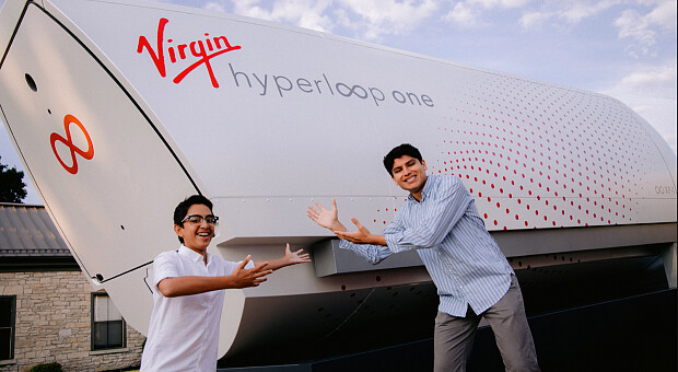 Вакуумный транспорт Virgin Hyperloop впервые проехал с людьми
