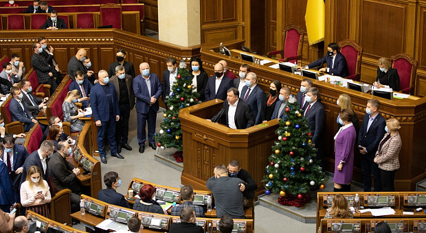 Рада дозволила не звільняти держслужбовців після 65 років