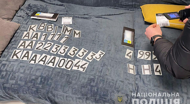 В Украине новый пленочный скандал: заблокирована сеть сайтов по продаже нанопленок для автомобильных номеров