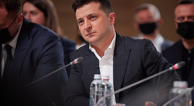 Бізнесмени, колишні митники та кримінальний авторитет: хто потрапив під санкції Зеленського за контрабанду