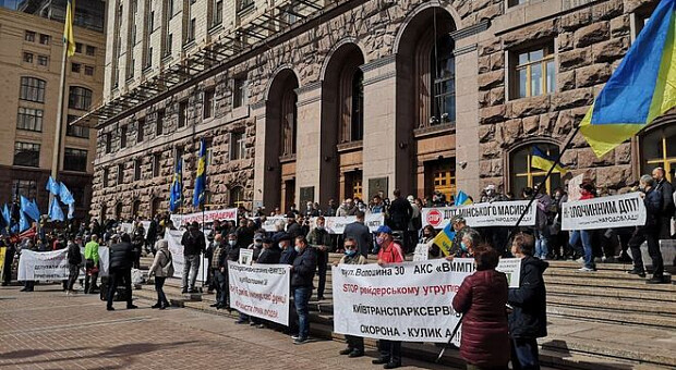 «Краще стояти, ніж так їздити»: транспортники під КМДА вимагають підняти ціни на проїзд утричі