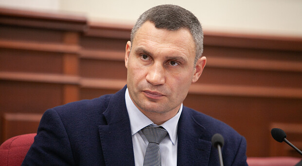 Кличко і Зеленський почали війну за Київ: масштабні обшуки та взаємні звинувачення