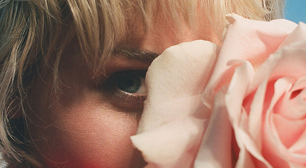 Майли Сайрус стала лицом аромата Gucci Flora