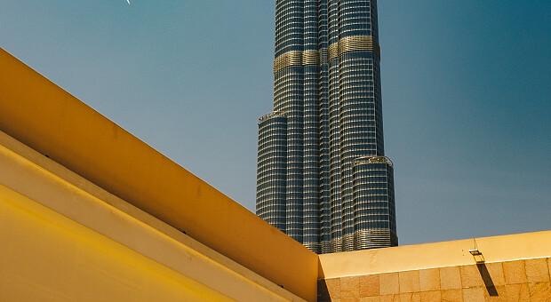 Відео тижня: стюардеса авіакомпанії Emirates на вершині Бурдж-Халіфи