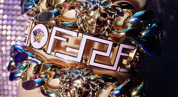 Fendace: бренды Versace и Fendi провели совместный показ на неделе моды в Милане