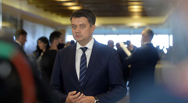 «Слуги» в Трускавці зібрали достатньо підписів за відставку спікера ВР Дмитра Разумкова