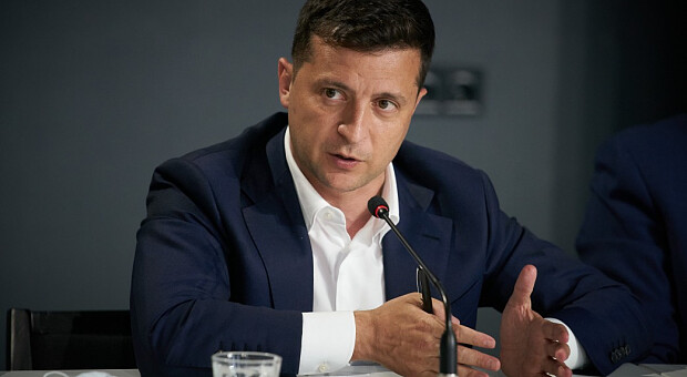 Зеленський попросив Раду скасувати «карантинні» обмеження зарплат чиновників